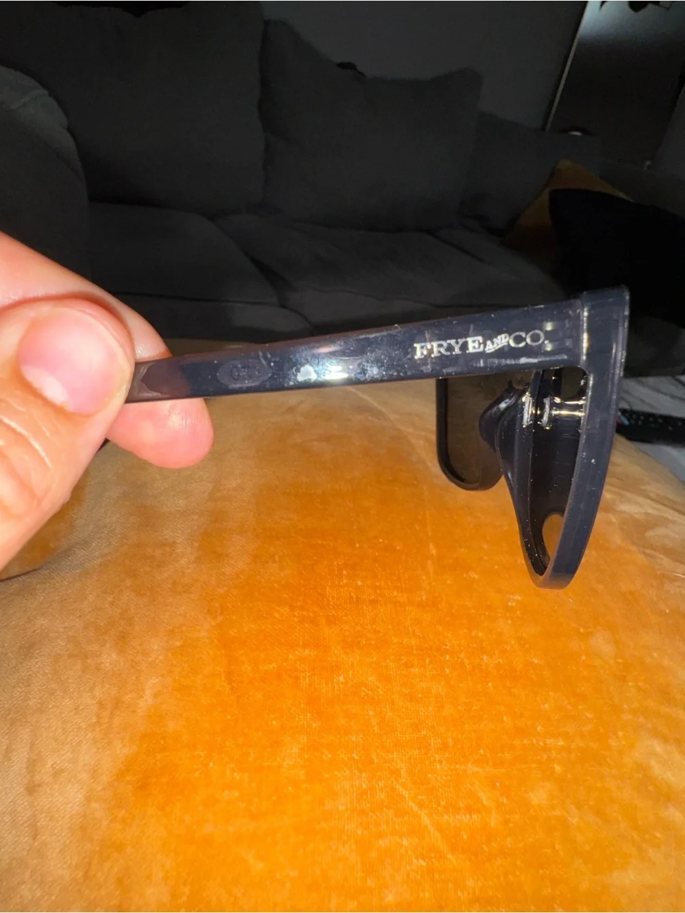Classic Oversized Frye & Co Black Sunglasses DG1200